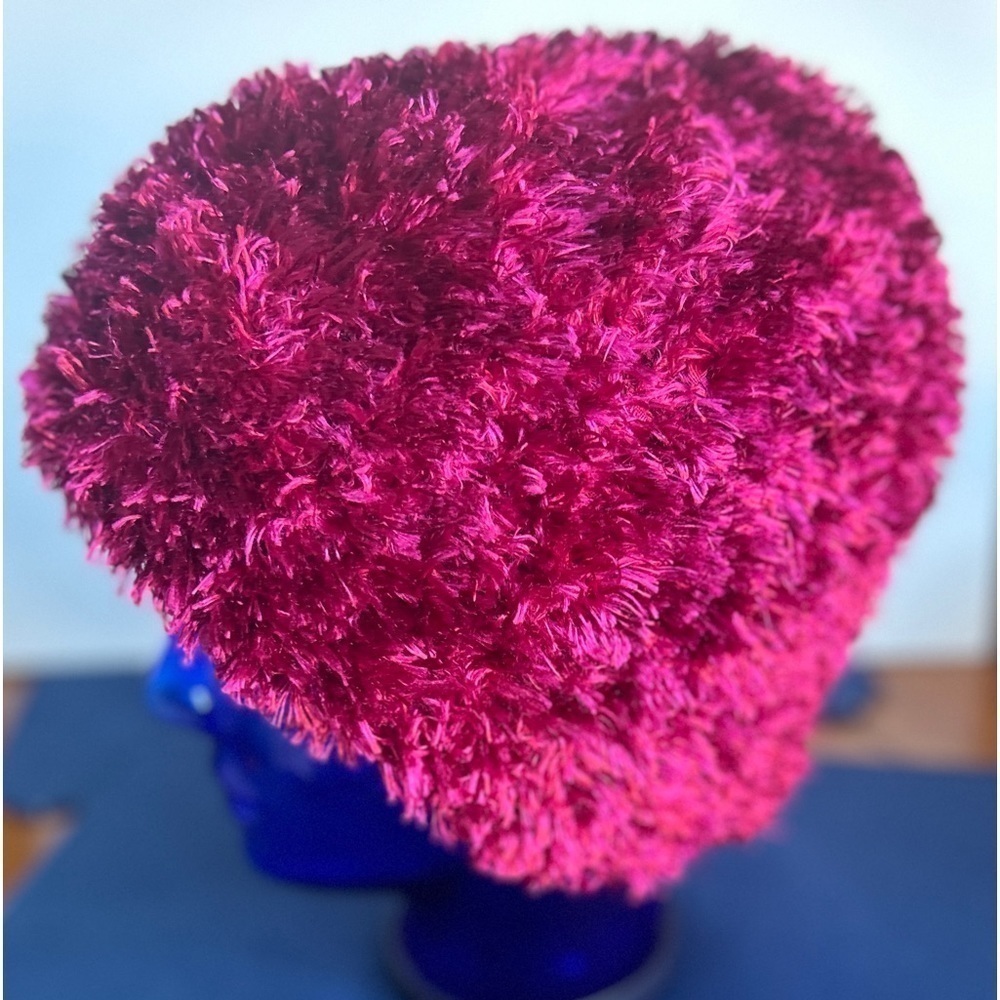 Vintage Pink Stretchy knitted fuzzy hat. 100% polyester! One size fits most.‍‍‍‍